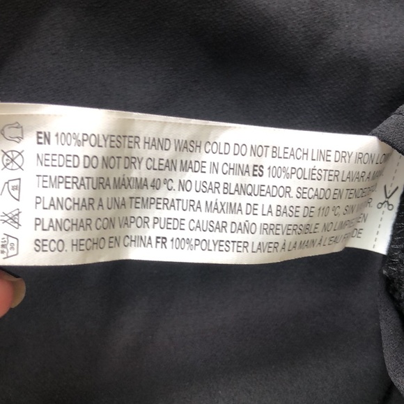 Versatile Forever 21 sleeveless black blouse - Picture 5 of 5
